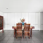 Groundfloor Surry Hills Retreat With Cinema